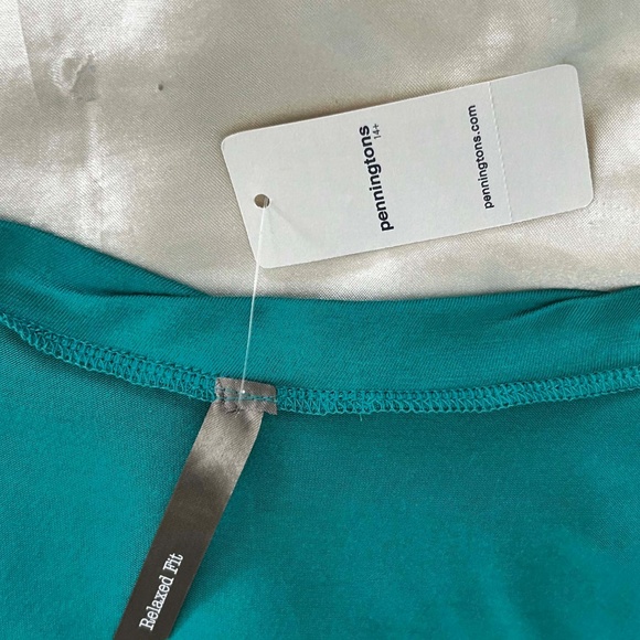 T-SHIRT, MADE IN CANADA!!, DEEP EMERALD, SIZE 5X, TWISTED NECKLINE, RELAXED FIT, - Picture 8 of 12